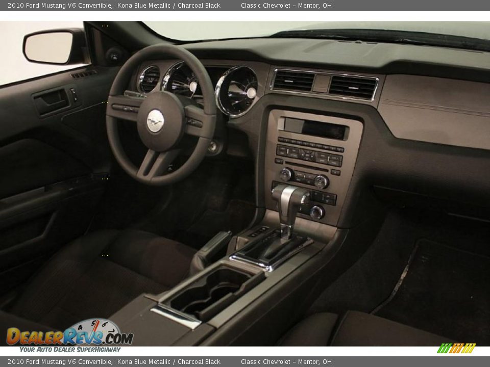 2010 Ford Mustang V6 Convertible Kona Blue Metallic / Charcoal Black Photo #18