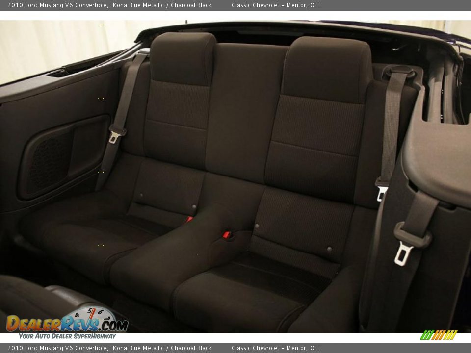 2010 Ford Mustang V6 Convertible Kona Blue Metallic / Charcoal Black Photo #22