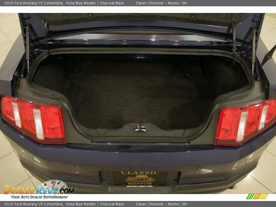 2010 Ford Mustang V6 Convertible Kona Blue Metallic / Charcoal Black Photo #24
