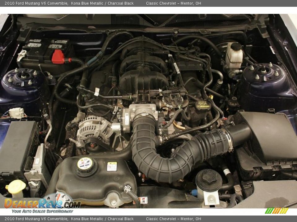 2010 Ford Mustang V6 Convertible Kona Blue Metallic / Charcoal Black Photo #25