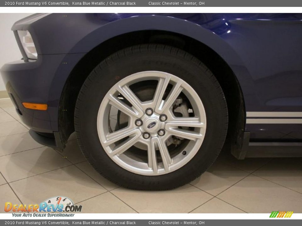 2010 Ford Mustang V6 Convertible Kona Blue Metallic / Charcoal Black Photo #27