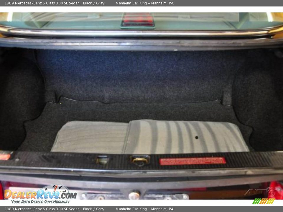 1989 Mercedes-Benz S Class 300 SE Sedan Black / Gray Photo #14