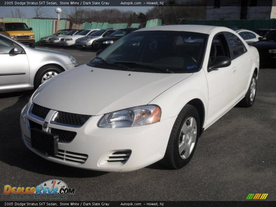 2005 Dodge Stratus SXT Sedan Stone White / Dark Slate Gray Photo #2