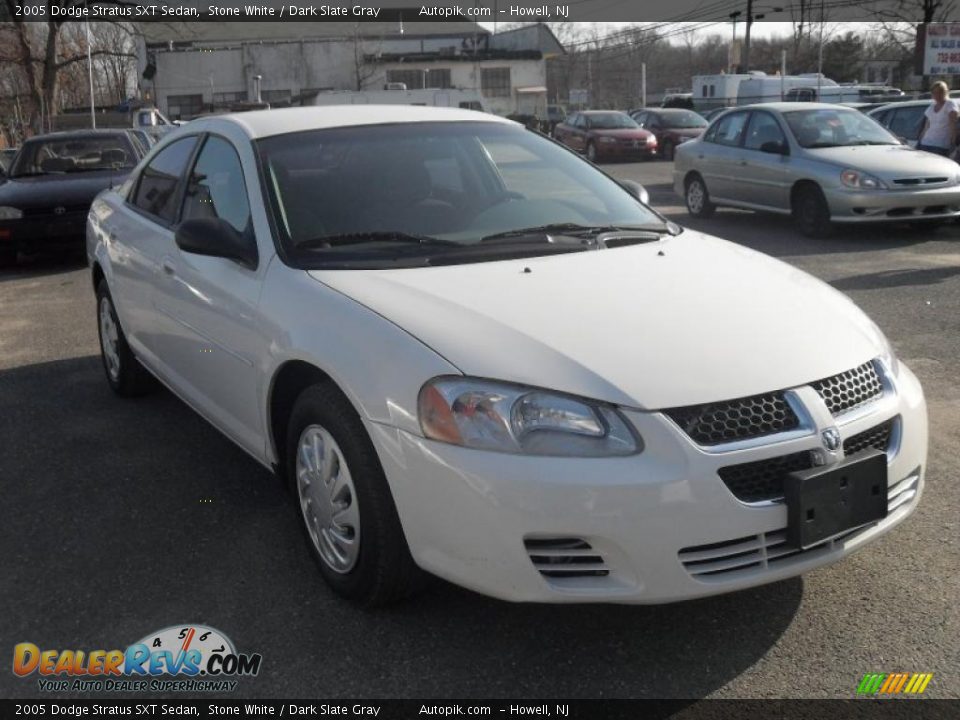 2005 Dodge Stratus SXT Sedan Stone White / Dark Slate Gray Photo #3