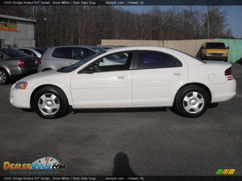 2005 Dodge Stratus SXT Sedan Stone White / Dark Slate Gray Photo #4