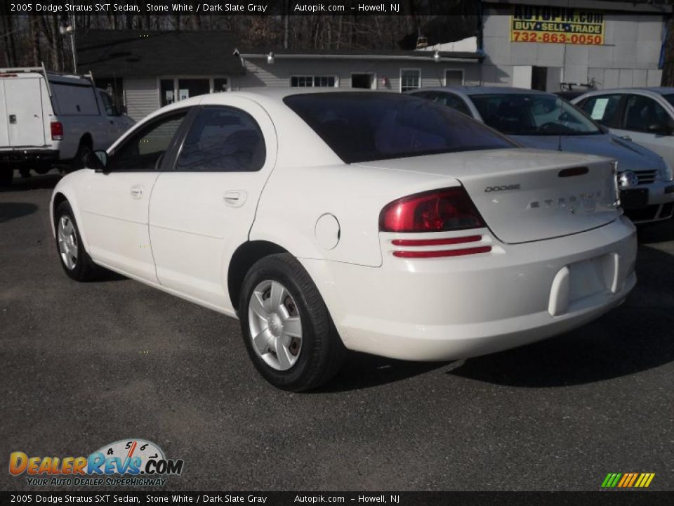 2005 Dodge Stratus SXT Sedan Stone White / Dark Slate Gray Photo #5