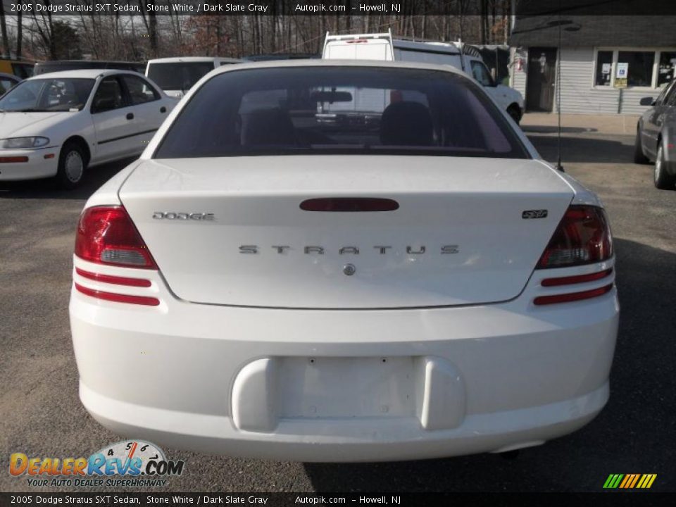 2005 Dodge Stratus SXT Sedan Stone White / Dark Slate Gray Photo #6