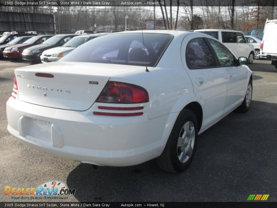 2005 Dodge Stratus SXT Sedan Stone White / Dark Slate Gray Photo #7