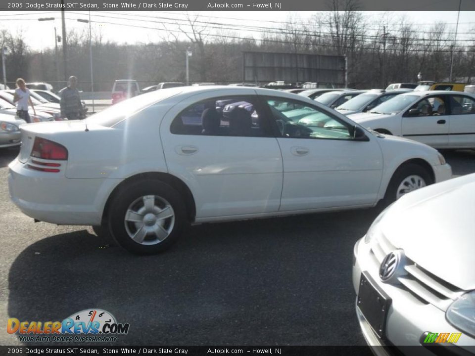 2005 Dodge Stratus SXT Sedan Stone White / Dark Slate Gray Photo #8