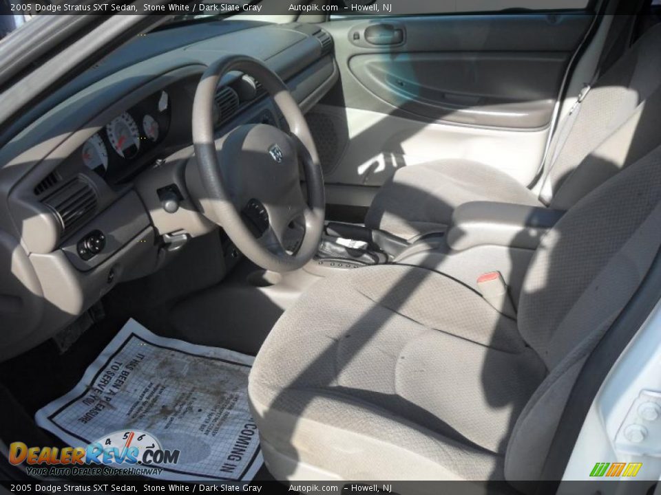 2005 Dodge Stratus SXT Sedan Stone White / Dark Slate Gray Photo #9