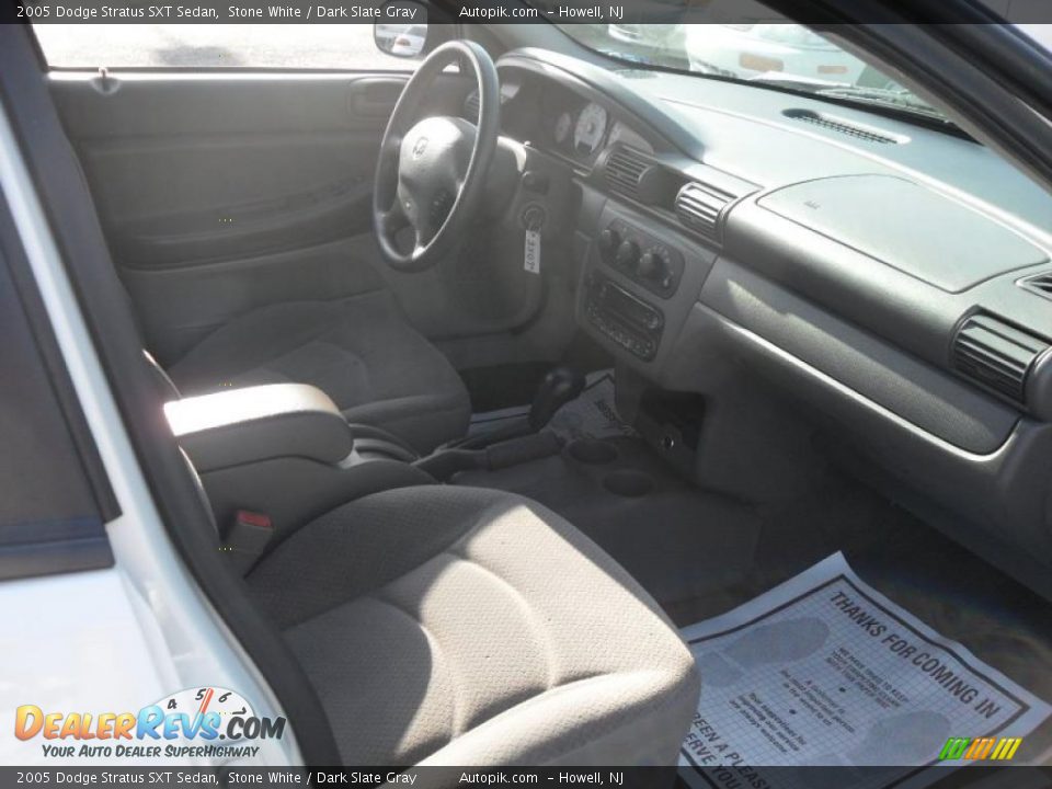 2005 Dodge Stratus SXT Sedan Stone White / Dark Slate Gray Photo #10