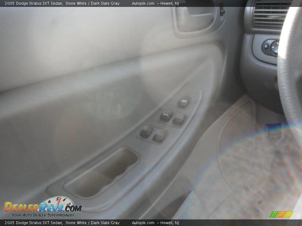 2005 Dodge Stratus SXT Sedan Stone White / Dark Slate Gray Photo #14