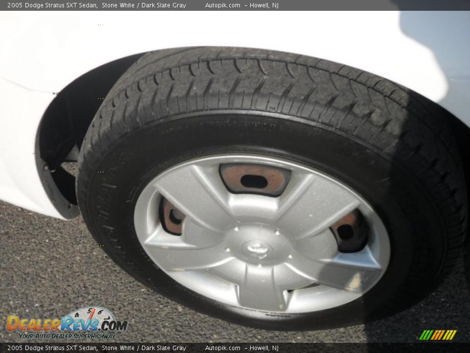 2005 Dodge Stratus SXT Sedan Stone White / Dark Slate Gray Photo #16