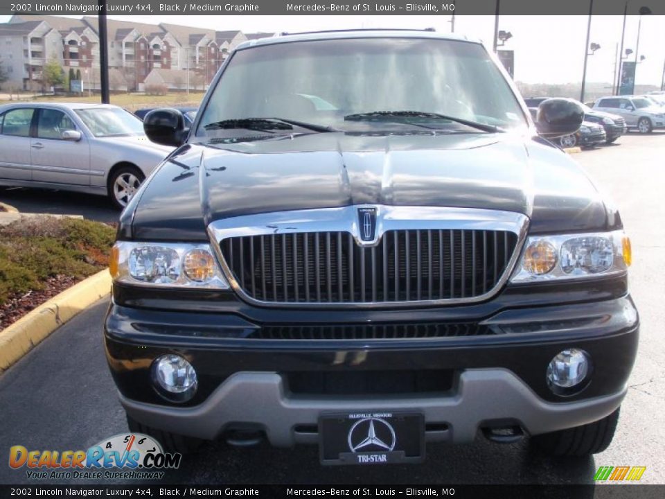 2002 Lincoln Navigator Luxury 4x4 Black / Medium Graphite Photo #2