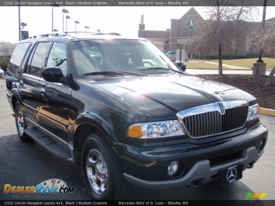 2002 Lincoln Navigator Luxury 4x4 Black / Medium Graphite Photo #3