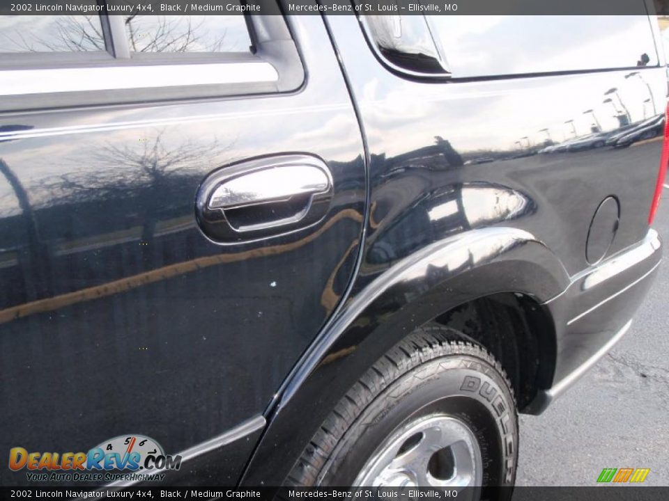 2002 Lincoln Navigator Luxury 4x4 Black / Medium Graphite Photo #12