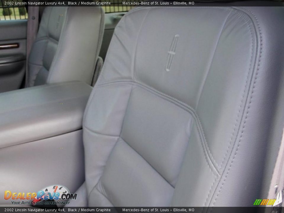 2002 Lincoln Navigator Luxury 4x4 Black / Medium Graphite Photo #34