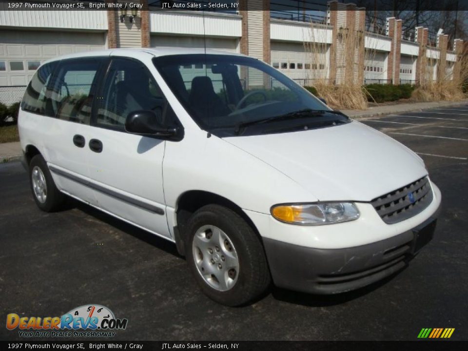 1997 Plymouth Voyager SE Bright White / Gray Photo #8
