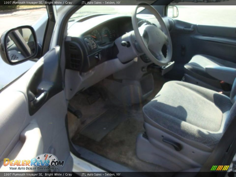 1997 Plymouth Voyager SE Bright White / Gray Photo #11