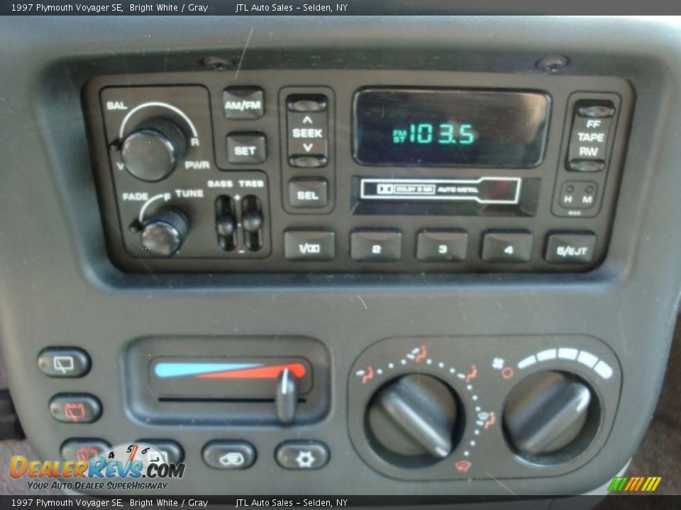 1997 Plymouth Voyager SE Bright White / Gray Photo #12