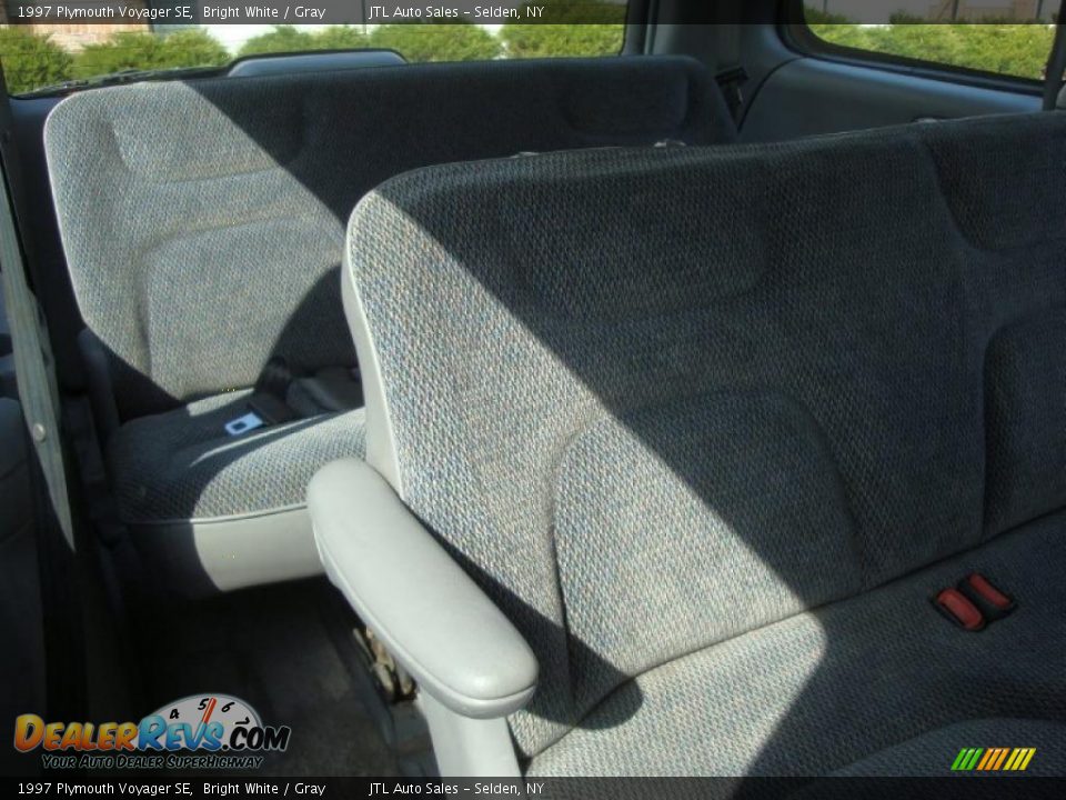 1997 Plymouth Voyager SE Bright White / Gray Photo #13