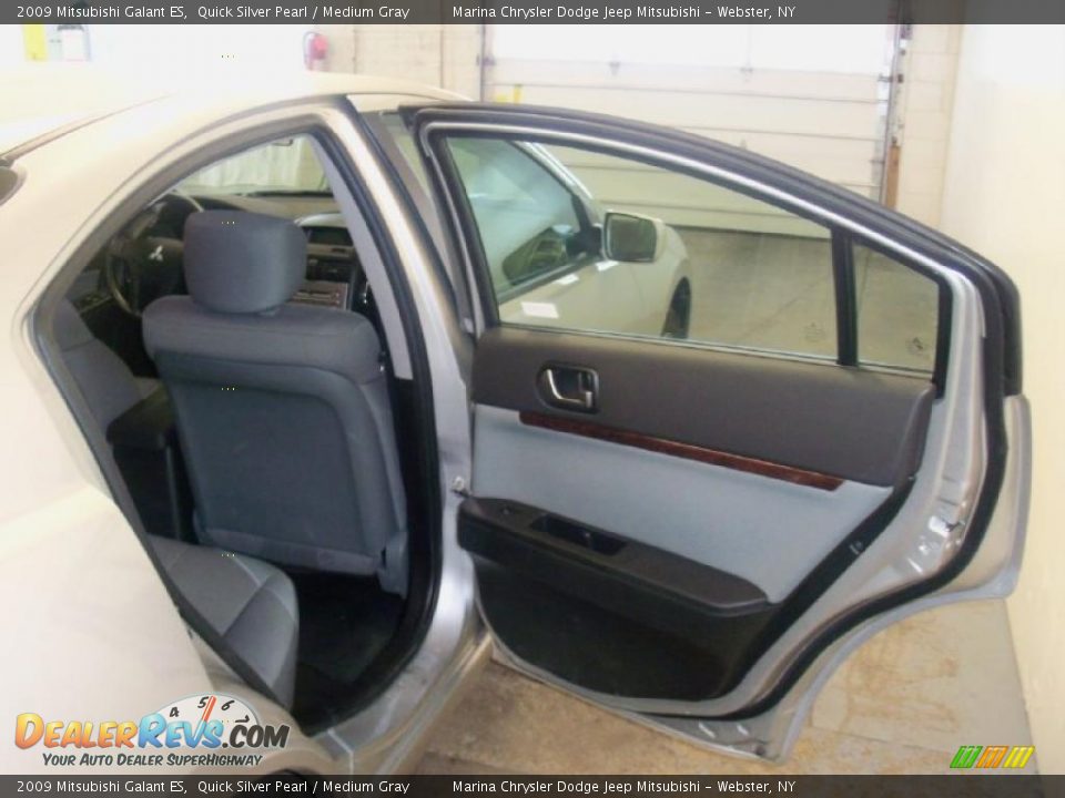 2009 Mitsubishi Galant ES Quick Silver Pearl / Medium Gray Photo #16