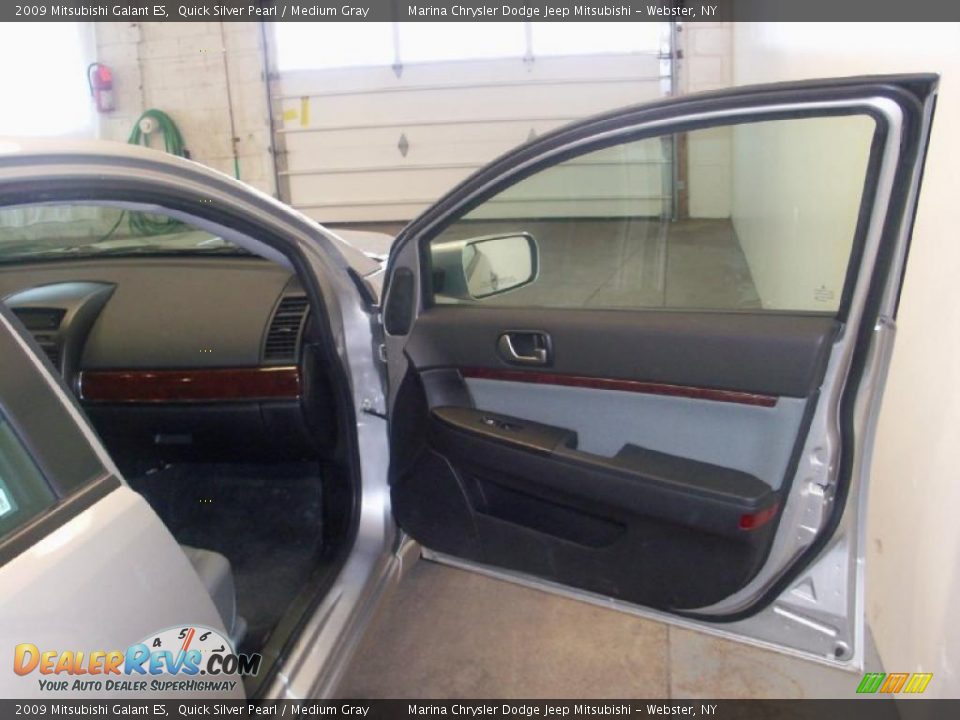 2009 Mitsubishi Galant ES Quick Silver Pearl / Medium Gray Photo #18