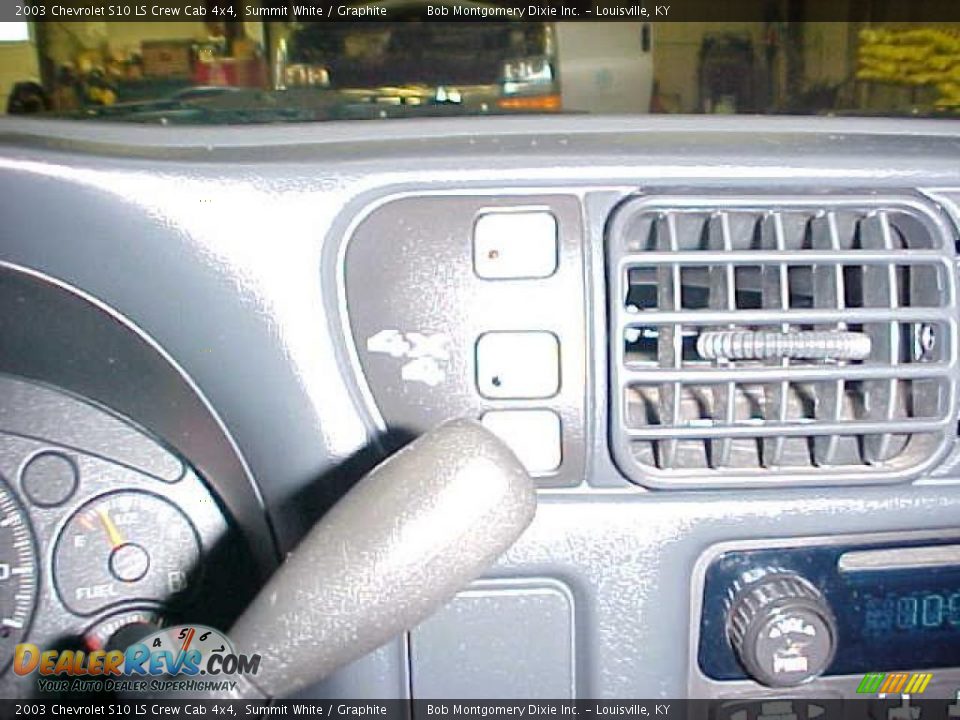 2003 Chevrolet S10 LS Crew Cab 4x4 Summit White / Graphite Photo #24