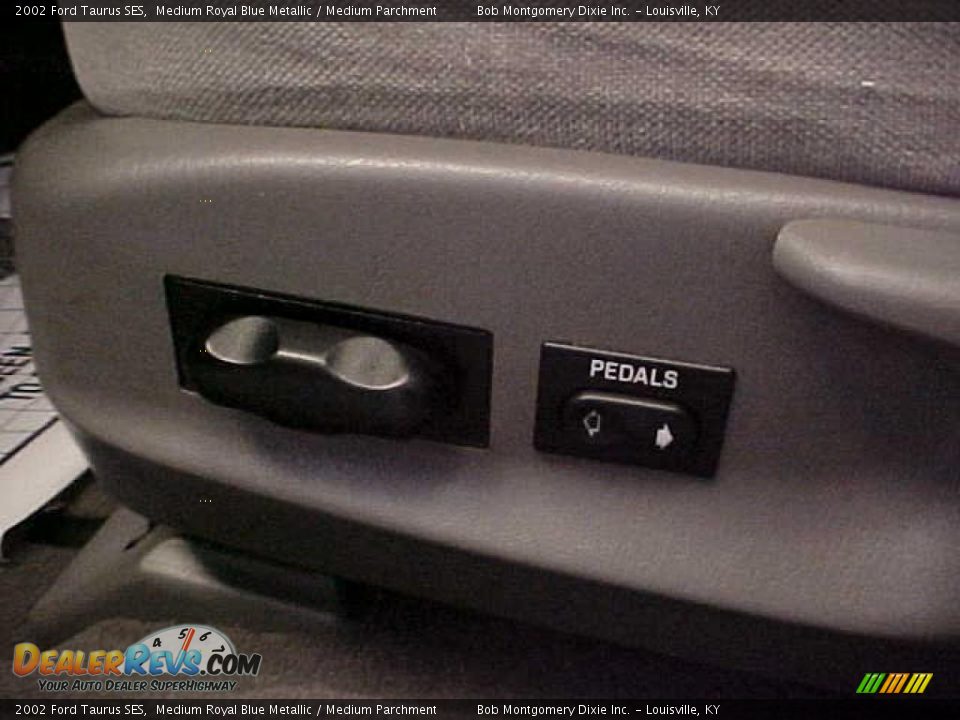 2002 Ford Taurus SES Medium Royal Blue Metallic / Medium Parchment Photo #16