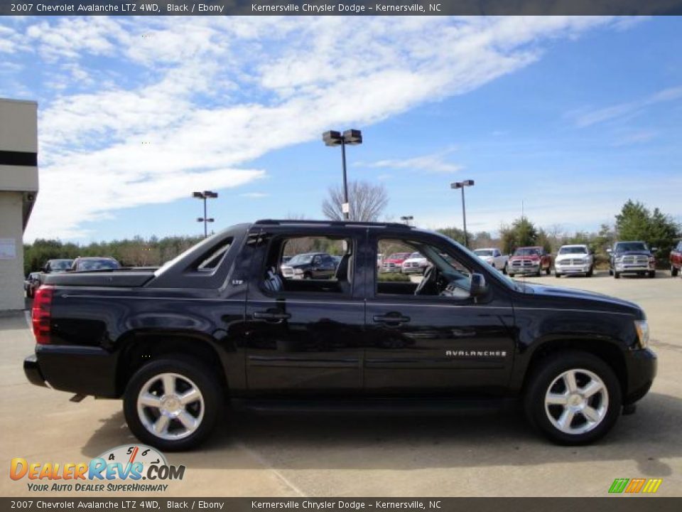 2007 Chevrolet Avalanche LTZ 4WD Black / Ebony Photo #2