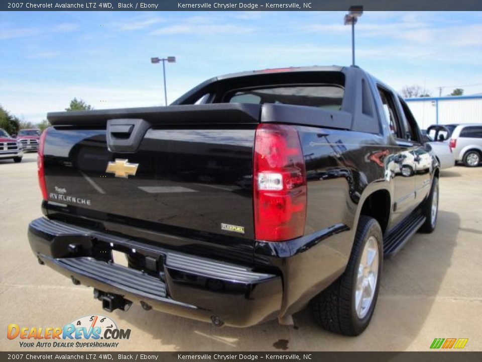 2007 Chevrolet Avalanche LTZ 4WD Black / Ebony Photo #3