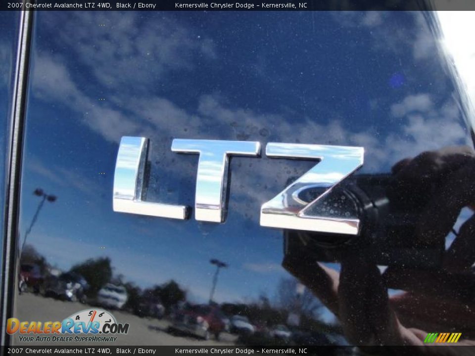 2007 Chevrolet Avalanche LTZ 4WD Black / Ebony Photo #9