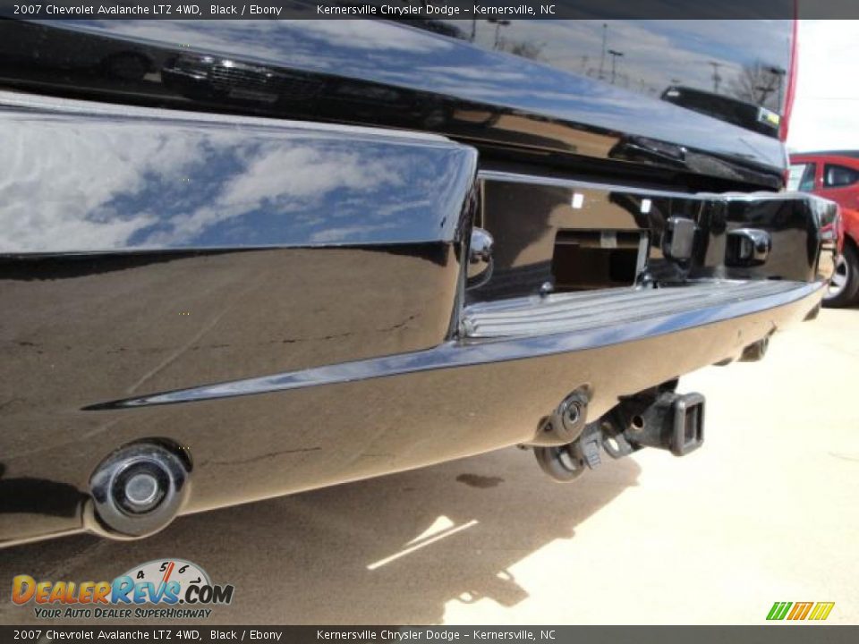 2007 Chevrolet Avalanche LTZ 4WD Black / Ebony Photo #10