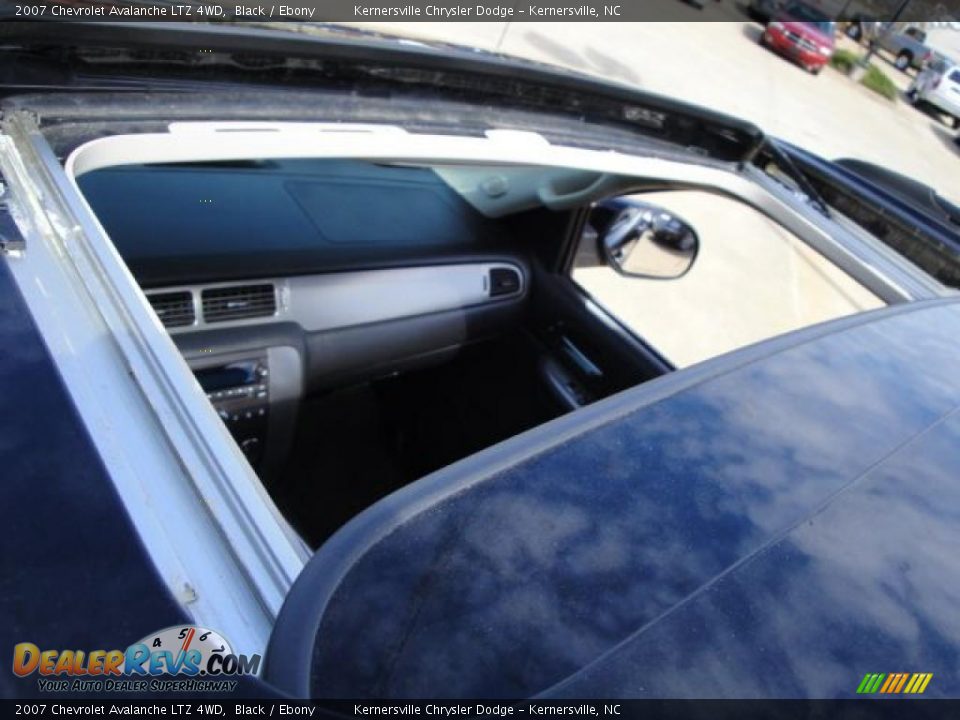 2007 Chevrolet Avalanche LTZ 4WD Black / Ebony Photo #11