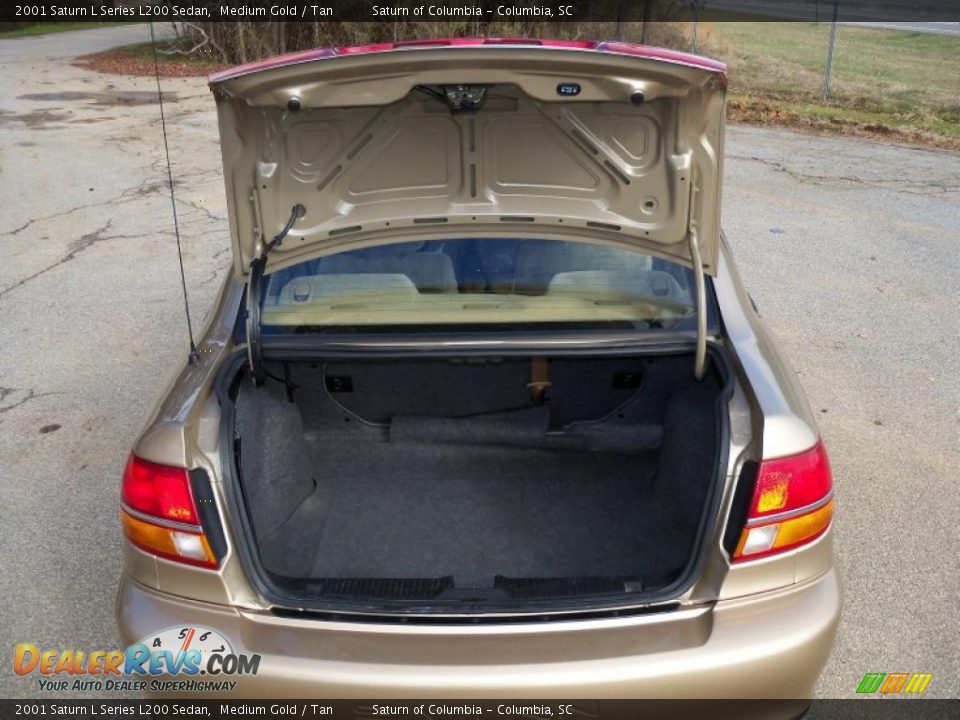 2001 Saturn L Series L200 Sedan Medium Gold / Tan Photo #16