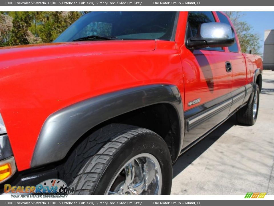 2000 Chevrolet Silverado 1500 LS Extended Cab 4x4 Victory Red / Medium Gray Photo #13