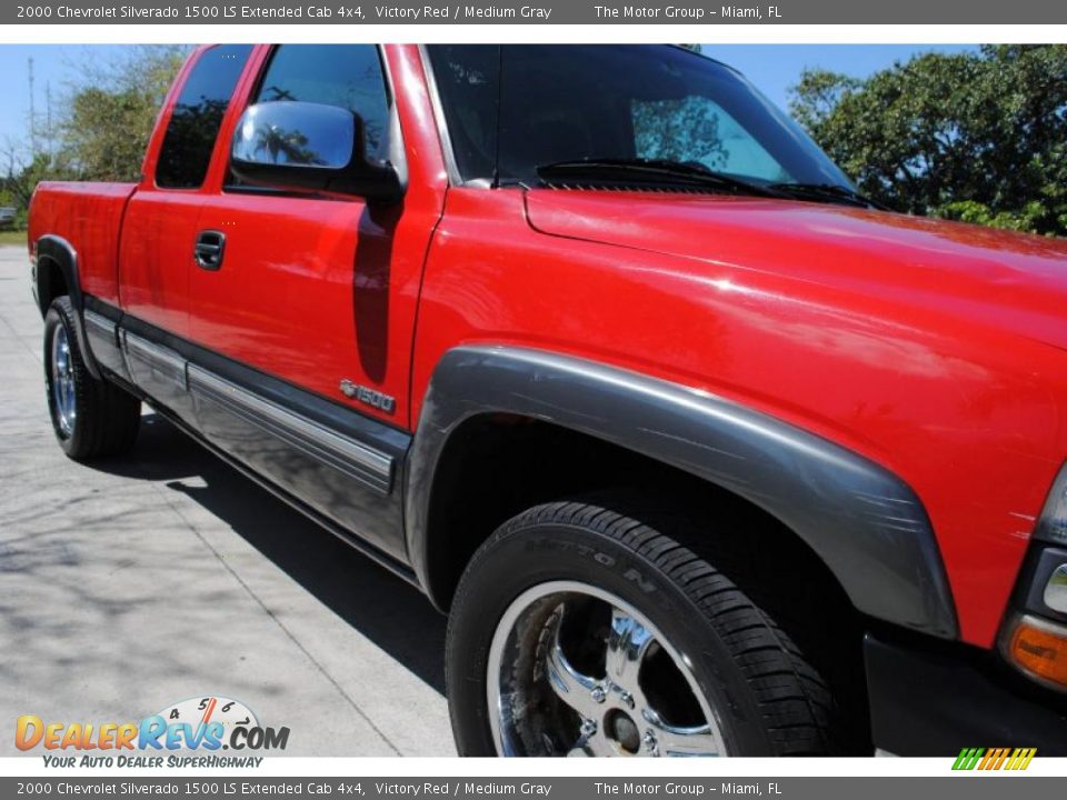 2000 Chevrolet Silverado 1500 LS Extended Cab 4x4 Victory Red / Medium Gray Photo #14