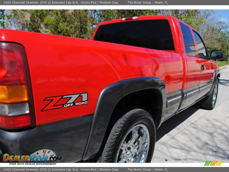 2000 Chevrolet Silverado 1500 LS Extended Cab 4x4 Victory Red / Medium Gray Photo #15