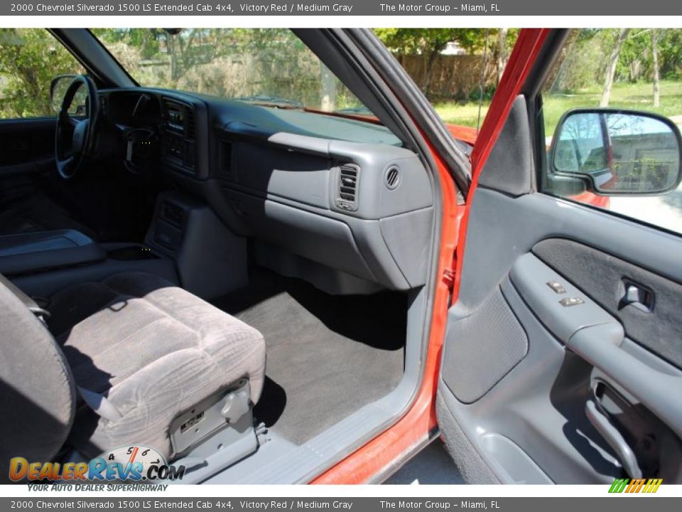 2000 Chevrolet Silverado 1500 LS Extended Cab 4x4 Victory Red / Medium Gray Photo #26