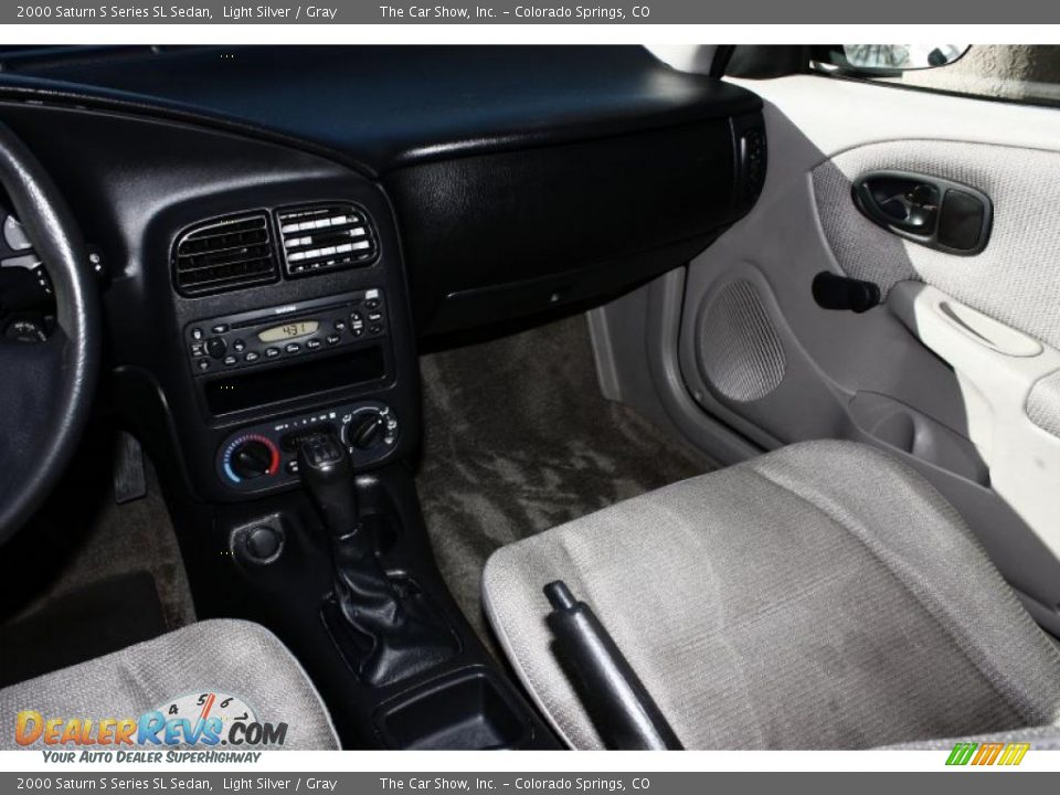 2000 Saturn S Series SL Sedan Light Silver / Gray Photo #10