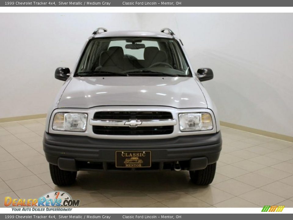 1999 Chevrolet Tracker 4x4 Silver Metallic / Medium Gray Photo #2