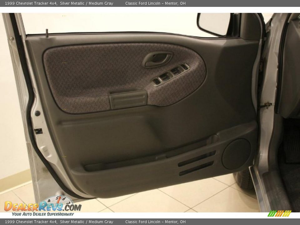 1999 Chevrolet Tracker 4x4 Silver Metallic / Medium Gray Photo #8
