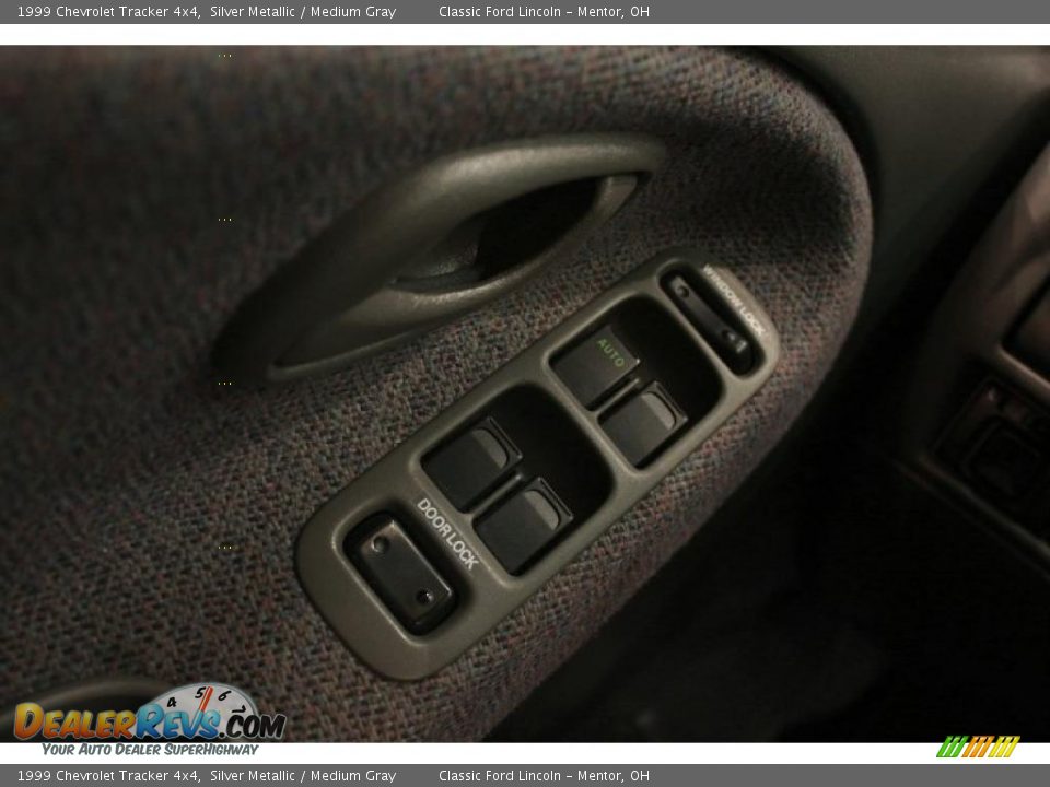 1999 Chevrolet Tracker 4x4 Silver Metallic / Medium Gray Photo #9