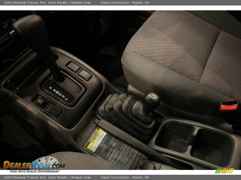 1999 Chevrolet Tracker 4x4 Silver Metallic / Medium Gray Photo #16