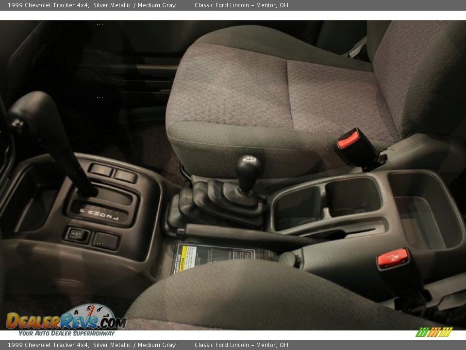 1999 Chevrolet Tracker 4x4 Silver Metallic / Medium Gray Photo #18