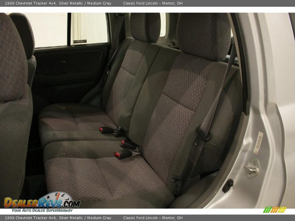 1999 Chevrolet Tracker 4x4 Silver Metallic / Medium Gray Photo #22