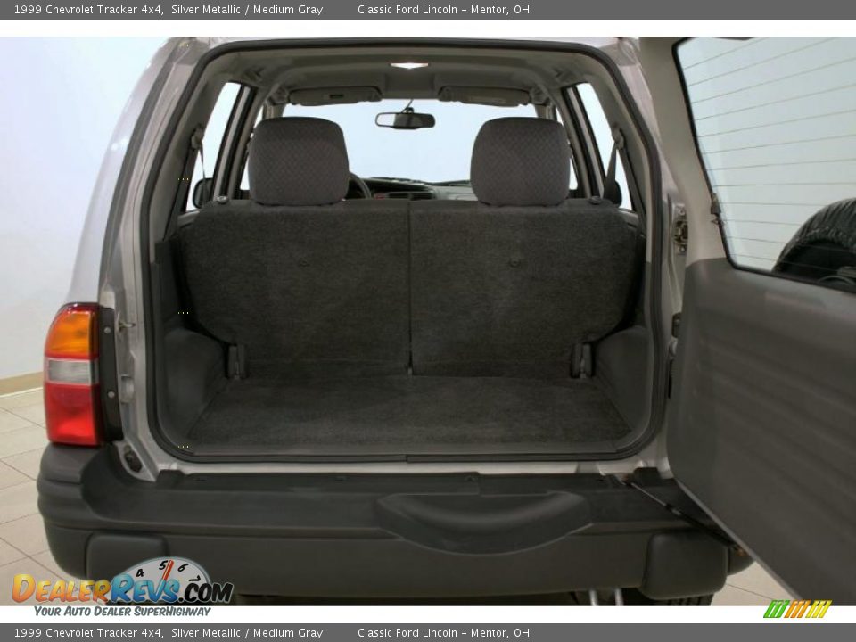 1999 Chevrolet Tracker 4x4 Silver Metallic / Medium Gray Photo #24