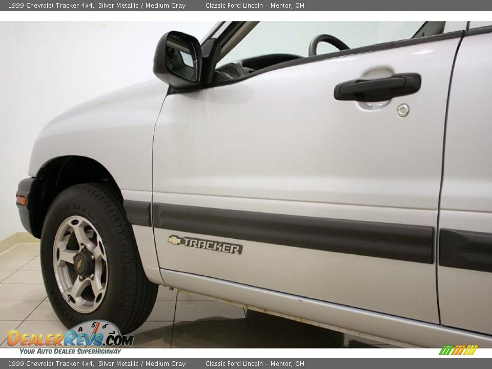 1999 Chevrolet Tracker 4x4 Silver Metallic / Medium Gray Photo #26