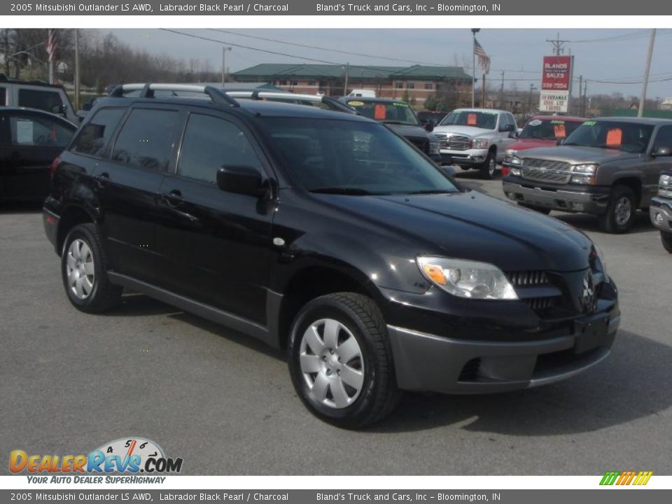 2005 Mitsubishi Outlander LS AWD Labrador Black Pearl / Charcoal Photo #1