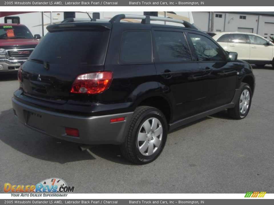 2005 Mitsubishi Outlander LS AWD Labrador Black Pearl / Charcoal Photo #3
